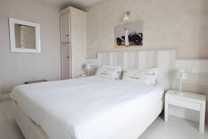 Cots/infant beds - Hôtel the Originals Miramar, Royan Pontaillac (Royan)
