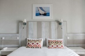 Cribs/infant beds - Hôtel the Originals Miramar, Royan Pontaillac (Royan)
