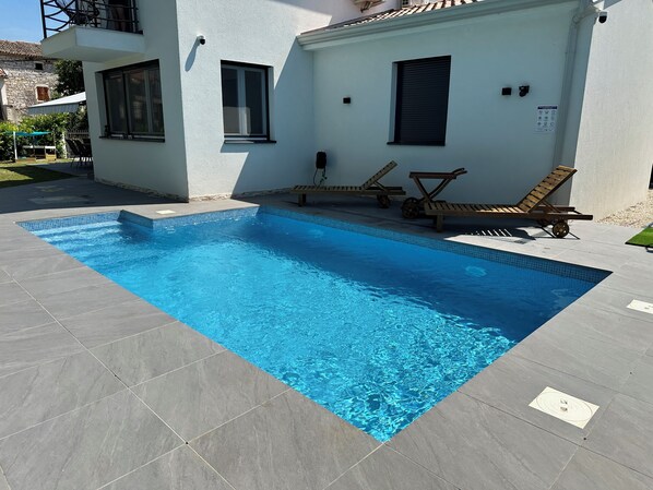 Outdoor pool, a heated pool