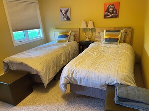 2 bedrooms, WiFi, bed sheets - Country Living, Peaceful and Quiet, close to Calgary, Kananaskis, and Banff (Calgary)