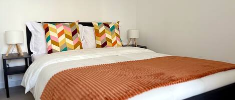 2 makuuhuonetta, Wi-Fi, vuodevaatteet