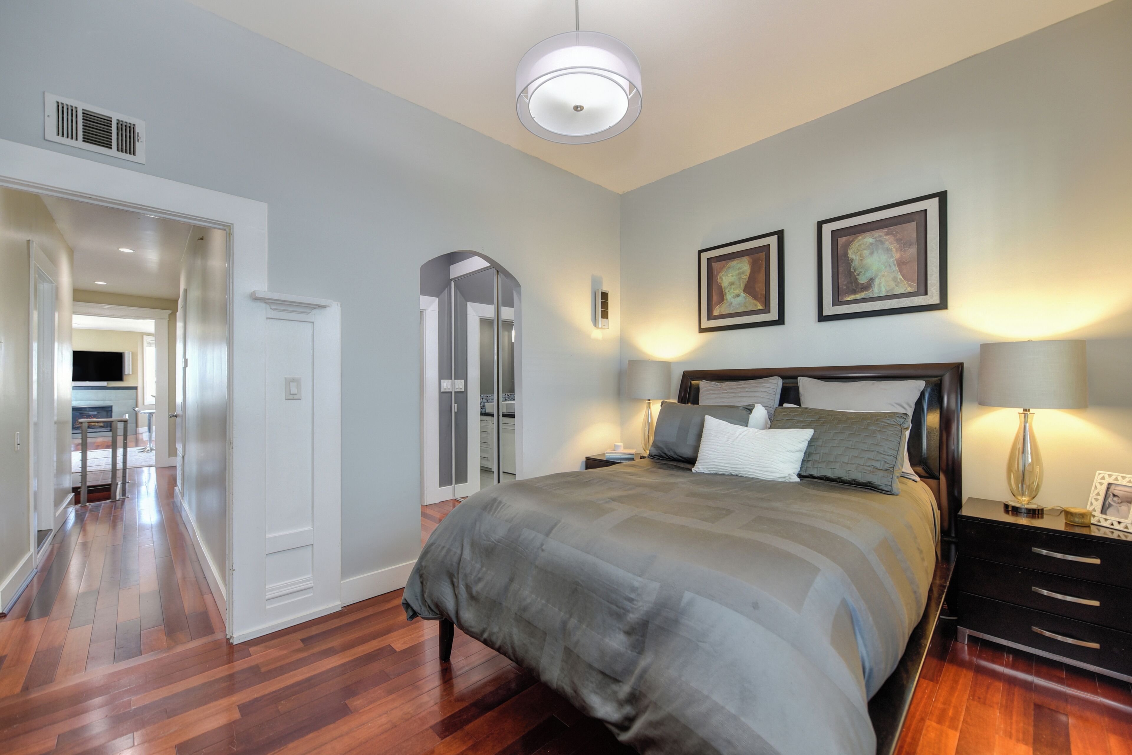 3 chambres, fer et planche à repasser, Wi-Fi, draps fournis