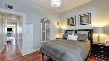 3 bedrooms, iron/ironing board, WiFi, bed sheets