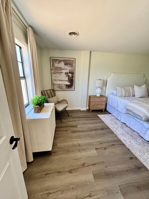 3 habitaciones, tabla de planchar con plancha, wifi y ropa de cama