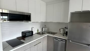 Micro-ondes, four, lave-vaisselle