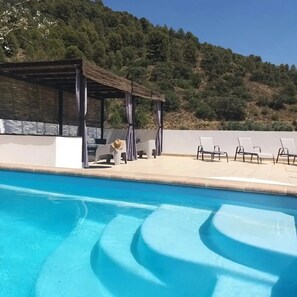 Piscine extérieure, piscine chauffée