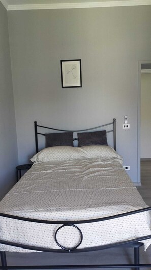 2 chambres, fer et planche à repasser, Wi-Fi, draps fournis