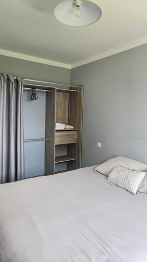 3 bedrooms, iron/ironing board, WiFi, bed sheets - Peaceful house with pool, near Avignon (Le Pontet)