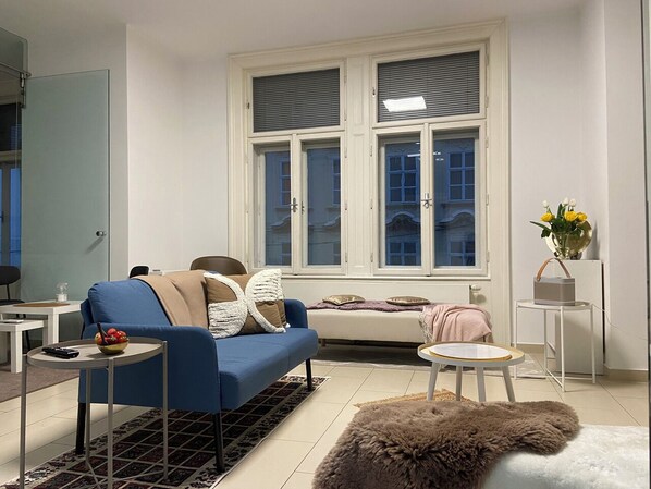 Smart-TV, Kamin, Stereoanlage