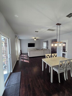 Dining - Beautiful  3 bedroom house with private pool, WiFi, San Antonio Rim/Cantera area (San Antonio)