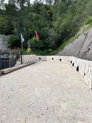 Property grounds - T4 air-conditioned duplex with terrace, jacuzzi & parking - near Nice & Monaco (La Trinité)