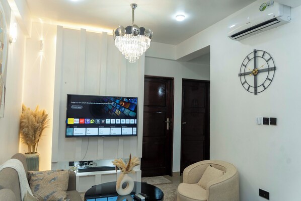 Smart TV - Modern 2BR Apartment in Mwenge | Fast Wi-Fi, AC Tanzania dar es salaam (Dar es salaam)