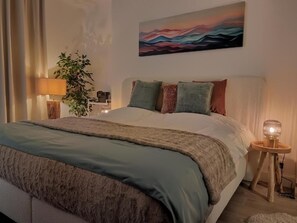 Kamar Double Comfort, pemandangan kota | Meja kerja, ruang kerja ramah laptop, dan tirai kedap cahaya