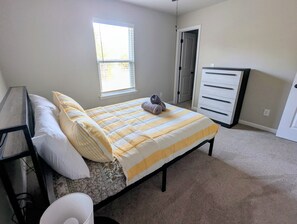 6 chambres, fer et planche à repasser, Wi-Fi, draps fournis