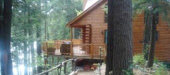 Lakefront 5-bedroom+loft cabin w/ WiFi, AC near Chestertown in Adirondack Park.