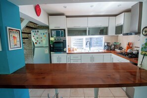 Microonde, forno, piano cottura, lavastoviglie