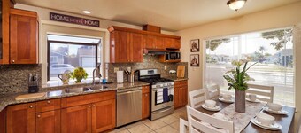 Coastal Gateway House-Family Retreat Near Monterey