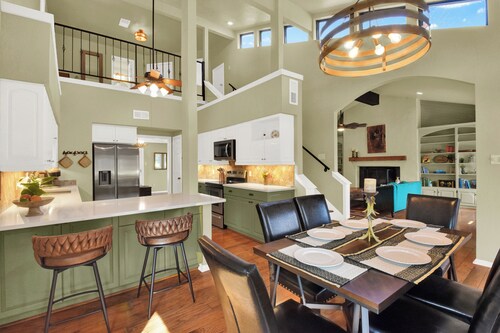 Peaceful Horse Ranch Retreat - Private Pond & Scenic Views