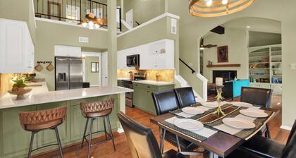 Peaceful Horse Ranch Retreat - Private Pond & Scenic Views