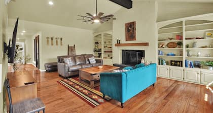 Peaceful Horse Ranch Retreat - Private Pond & Scenic Views