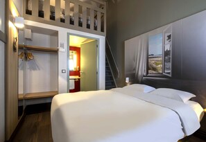 A hotel room with a bed, a wardrobe, a bathroom, and a staircase. - B&B Hotel La Rochelle Angoulins sur mer (Angoulins)