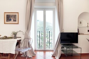 Appartamento, balcone, vista mare | Area soggiorno