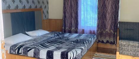 9 bedrooms, WiFi, bed sheets