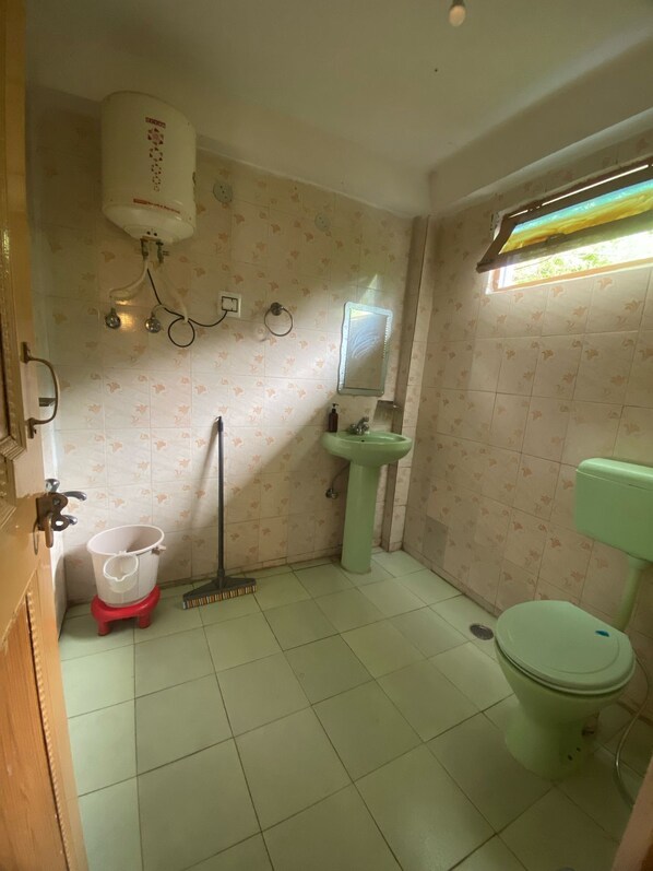 Dusche, Handtücher, Seife, Toilettenpapier