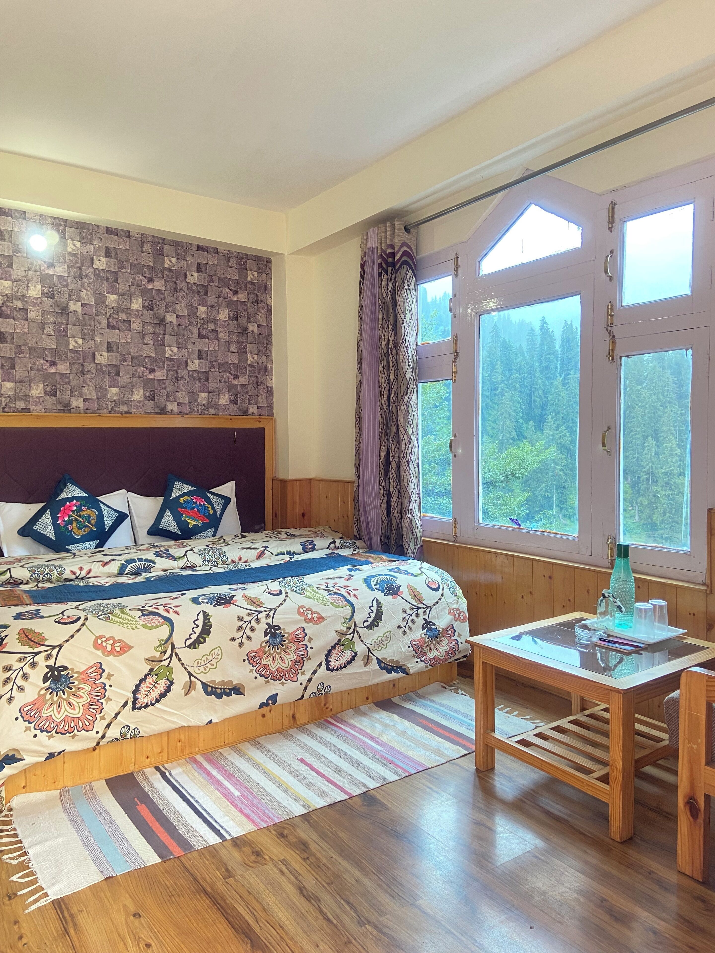 9 soverom, wi-fi (inkludert) og sengetøy