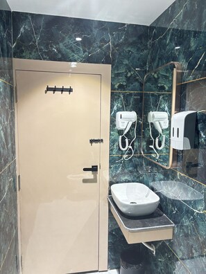 Shower, free toiletries, hair dryer, towels