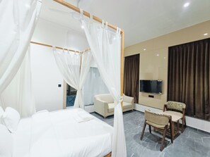 Royal Room, City View | Desk, soundproofing, free WiFi - Hotel the octave (Surat)