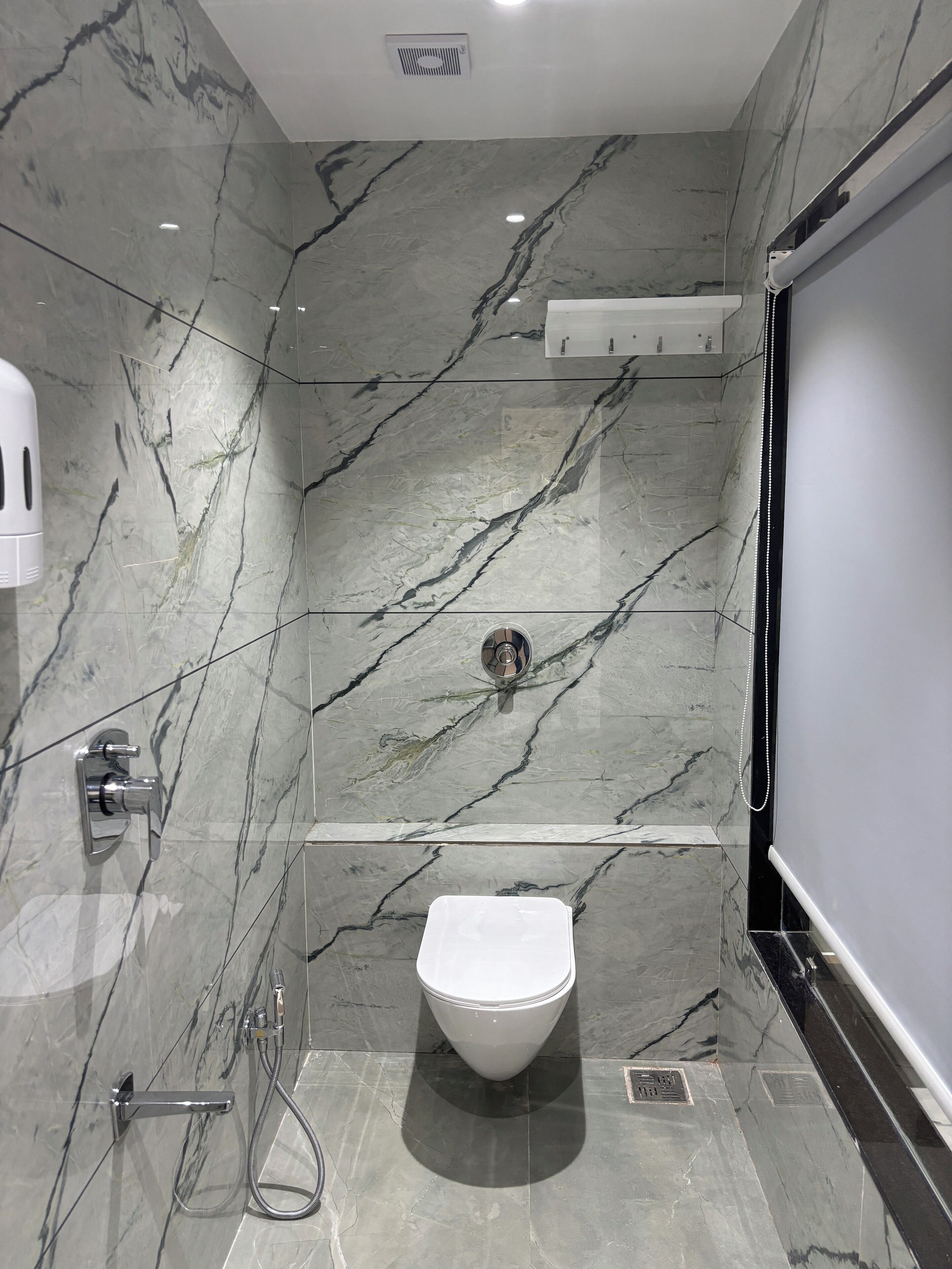 淋浴设施、免费洗浴用品、吹风机、毛巾