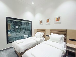 Business Room | Desk, free WiFi