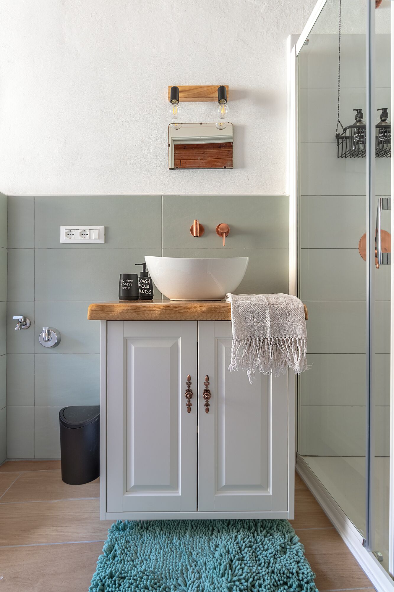 Dusche, Haartrockner, Bidet, Handtücher