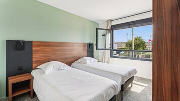 Superior Twin Room | Desk, laptop workspace, free WiFi