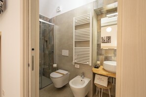 Deluxe Townhome, City View, Ground Floor | Bathroom - L'Incanto delle Mura (Altamura)