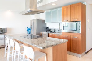 Mikrowelle, Ofen, Herdplatte, Geschirrspüler