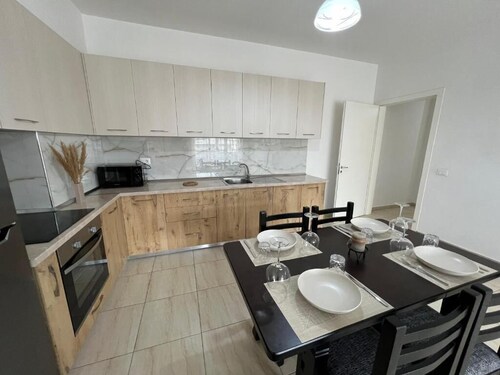 2-bedroom apartment in lovely Shkodër with WiFi, AC