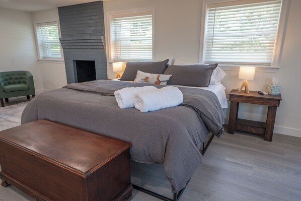 4 bedrooms, iron/ironing board, free WiFi, bed sheets