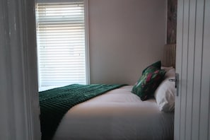3 chambres, fer et planche à repasser, Wi-Fi, draps fournis