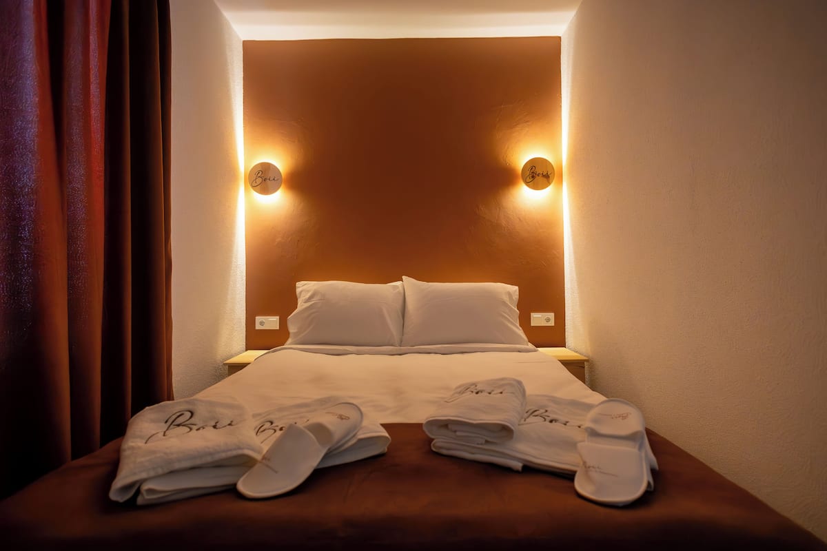 Comfort Room | 高級寢具、書桌、筆電工作空間、免費無線上網