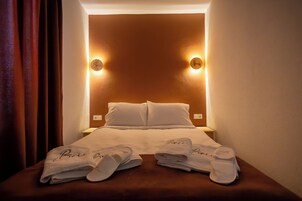 Comfort Room | 高档床上用品、办公桌、笔记本电脑工作区、免费 WiFi