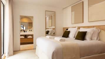 5 bedrooms, iron/ironing board, WiFi, bed sheets