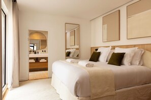 5 bedrooms, iron/ironing board, WiFi, bed sheets