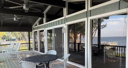 Open Water - Charming 3-bedroom house on Cedar Creek Lake