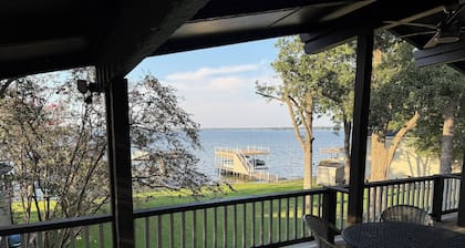 Open Water - Charming 3-bedroom house on Cedar Creek Lake