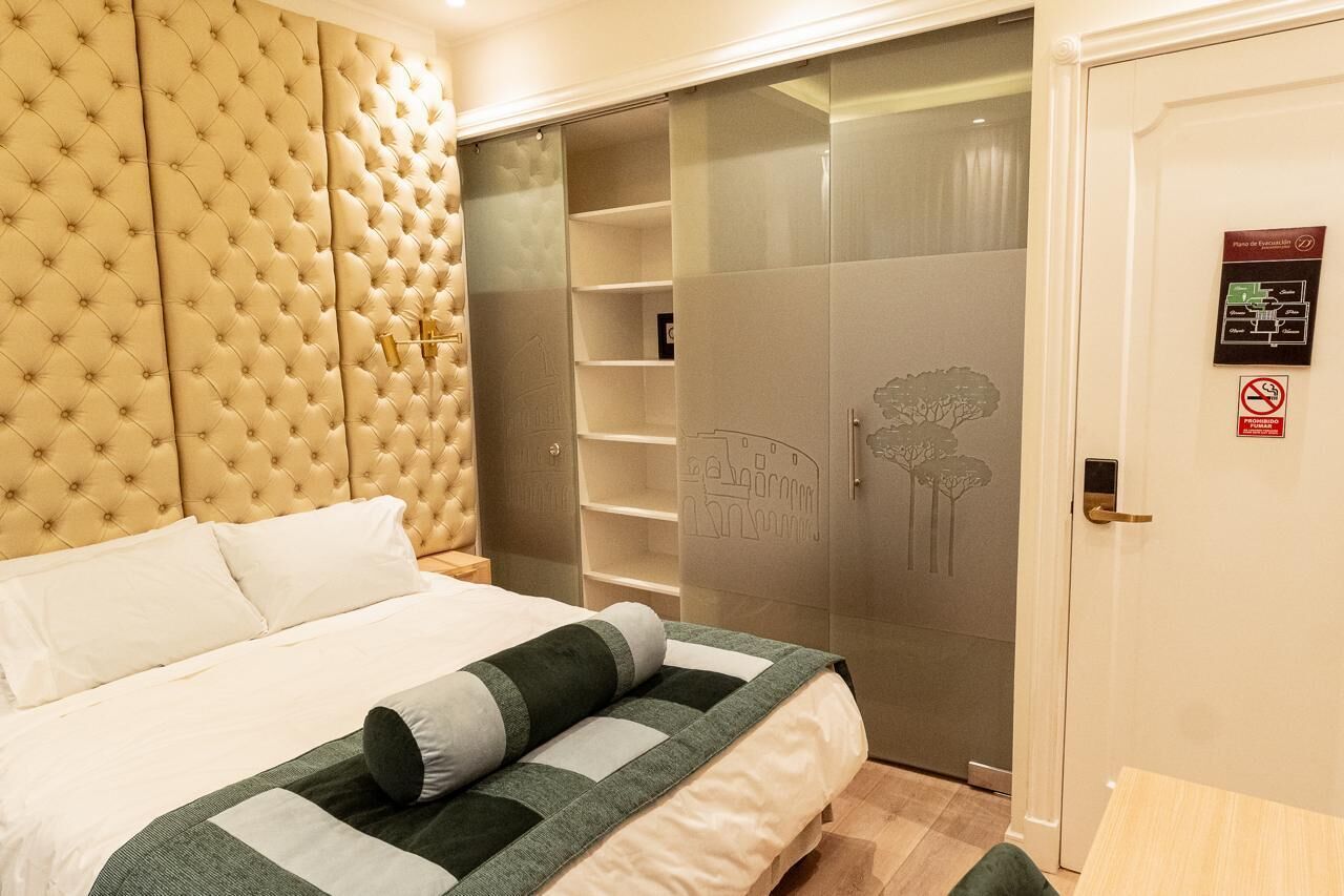 Classic Double Room | In-room safe, desk, laptop workspace, blackout drapes