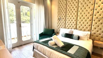 Rom – deluxe, balkong, parkutsikt | Safe på rommet, skrivebord og skrivebord for bærbar PC