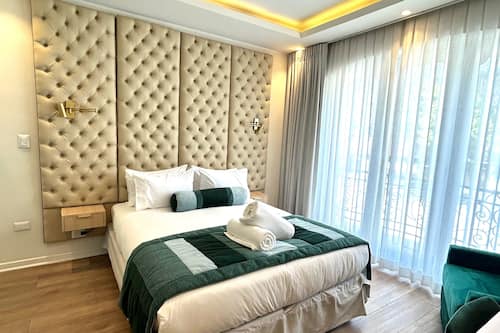 Quarto superior, sacada, vista para o parque | Cofres nos quartos, escrivaninha, espaço de trabalho para notebook