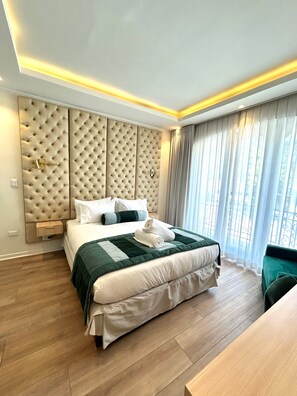 Superior Room, Balcony, Park View | In-room safe, desk, laptop workspace, blackout drapes - Casa D'Agostino (Santiago)